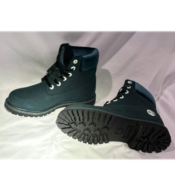 Women's Timberland Premium 6-inch Waterproof Boots | Size 8 | Dark Green Velvet - Picture 8 of 10